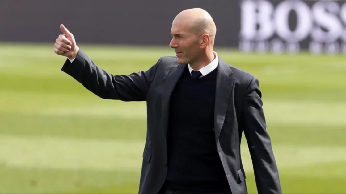 Zidane podría ser el nuevo entrenador del PSG según la prensa francesa