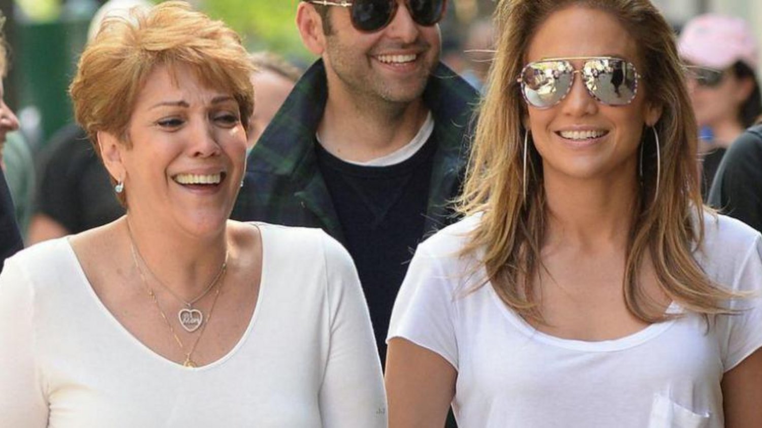 Mamá de J-Lo baila se gana a Internet bailando