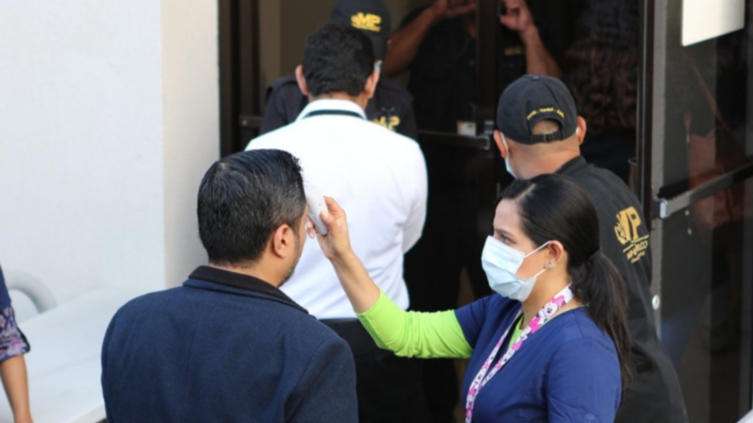 Coronavirus | Imponen medidas sanitarias en instituciones y buses