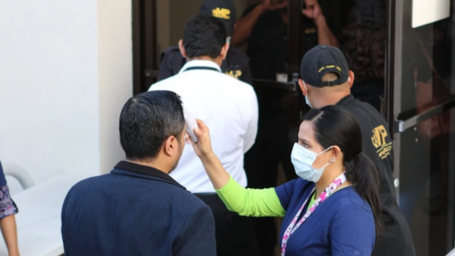 Coronavirus | Imponen medidas sanitarias en instituciones y buses