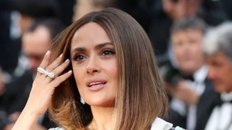 La actriz Salma Hayek se deja cortar el cabello por su hija