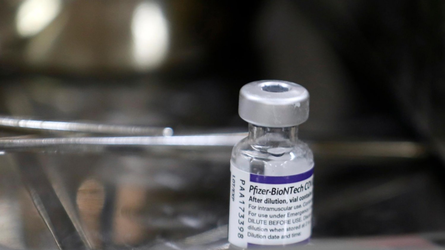 Contra ómicron: Pfizer inicia la prueba clínica de la vacuna para la variante