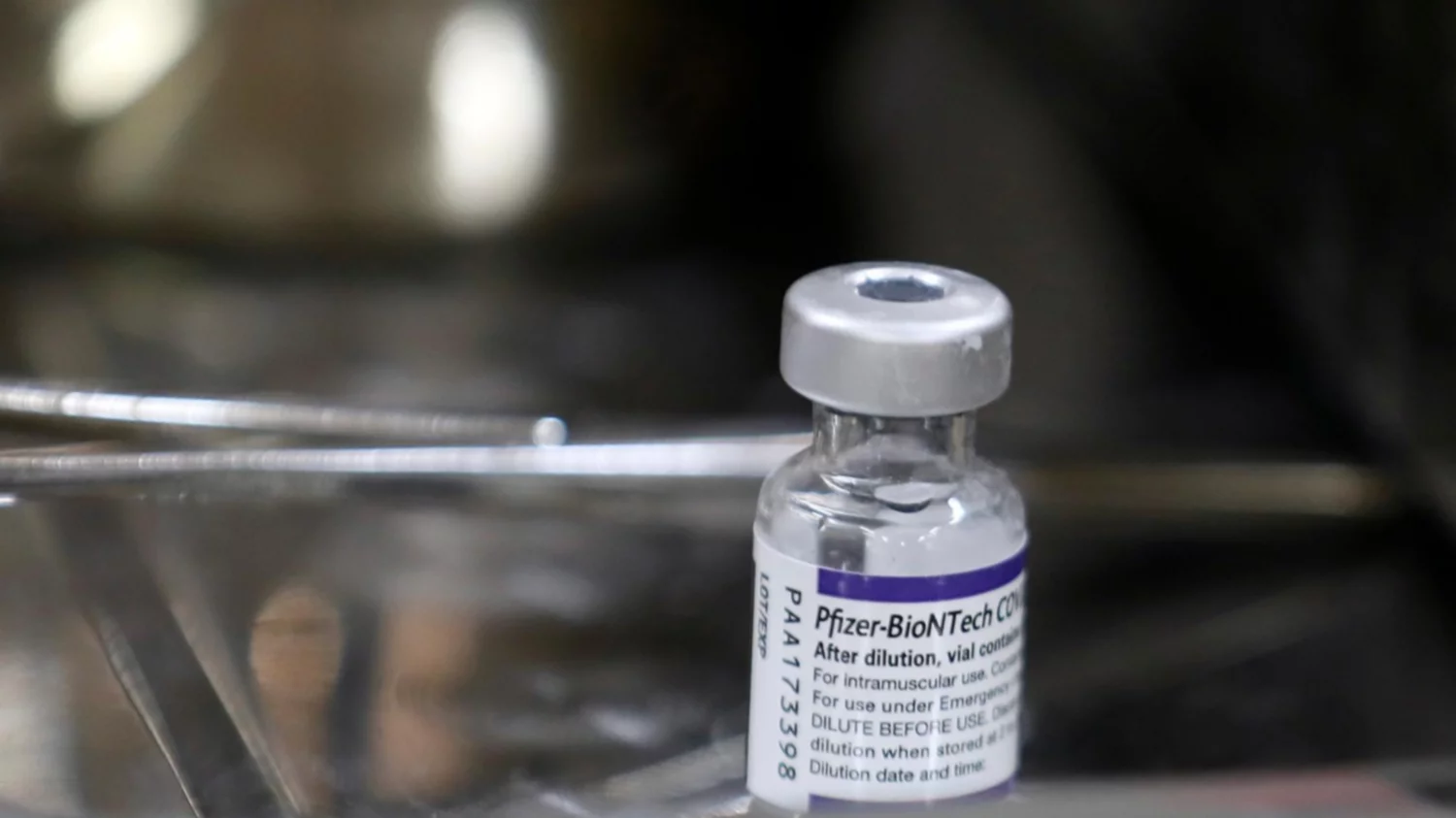 Contra ómicron: Pfizer inicia la prueba clínica de la vacuna para la variante
