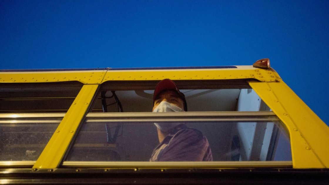 Un migrante deportado desde Houston, Texas,en Ciudad de Guatemala. EFE/Esteban Biba