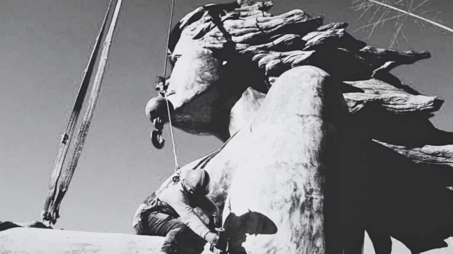 Demolición del Monumento a la Reconciliación (Fotografía: Diario El Salvador)