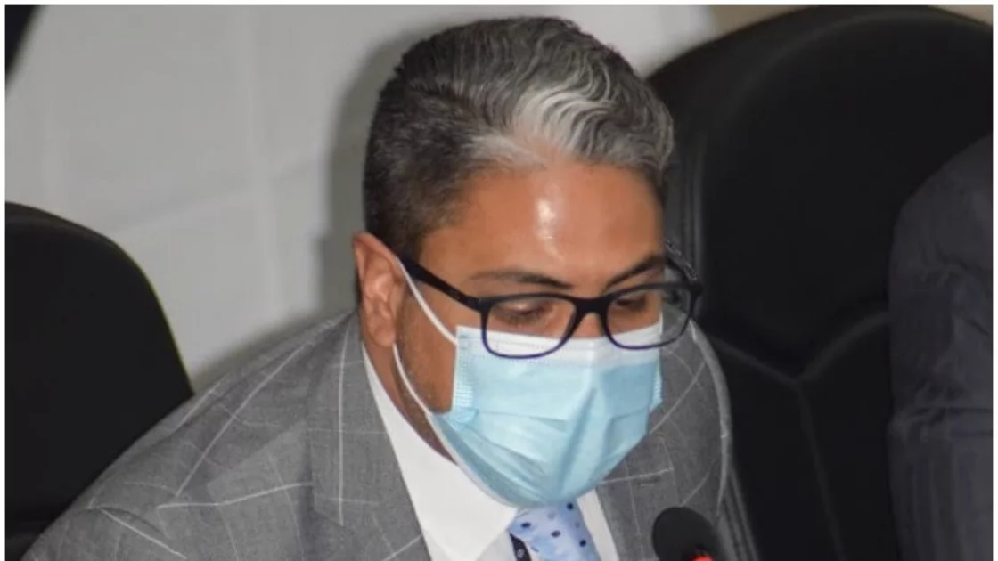 Denuncian a decano de la Universidad Da Vinci David Gaitán por cuatro delitos