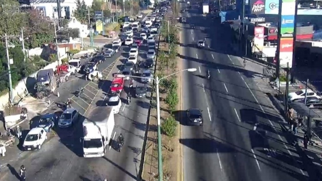 Mixco inicia operativos para obligar a transporte pesado a circular por carril derecho