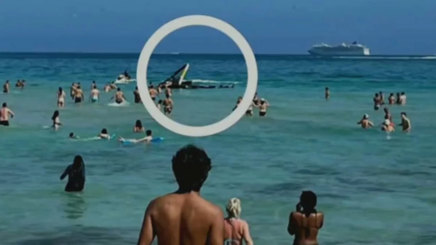 VIDEO: Helicóptero se estrelló a pocos metros de la playa de Miami Beach, Florida VIDEO: Helicóptero se estrelló a pocos metros de la playa de Miami Beach, Florida