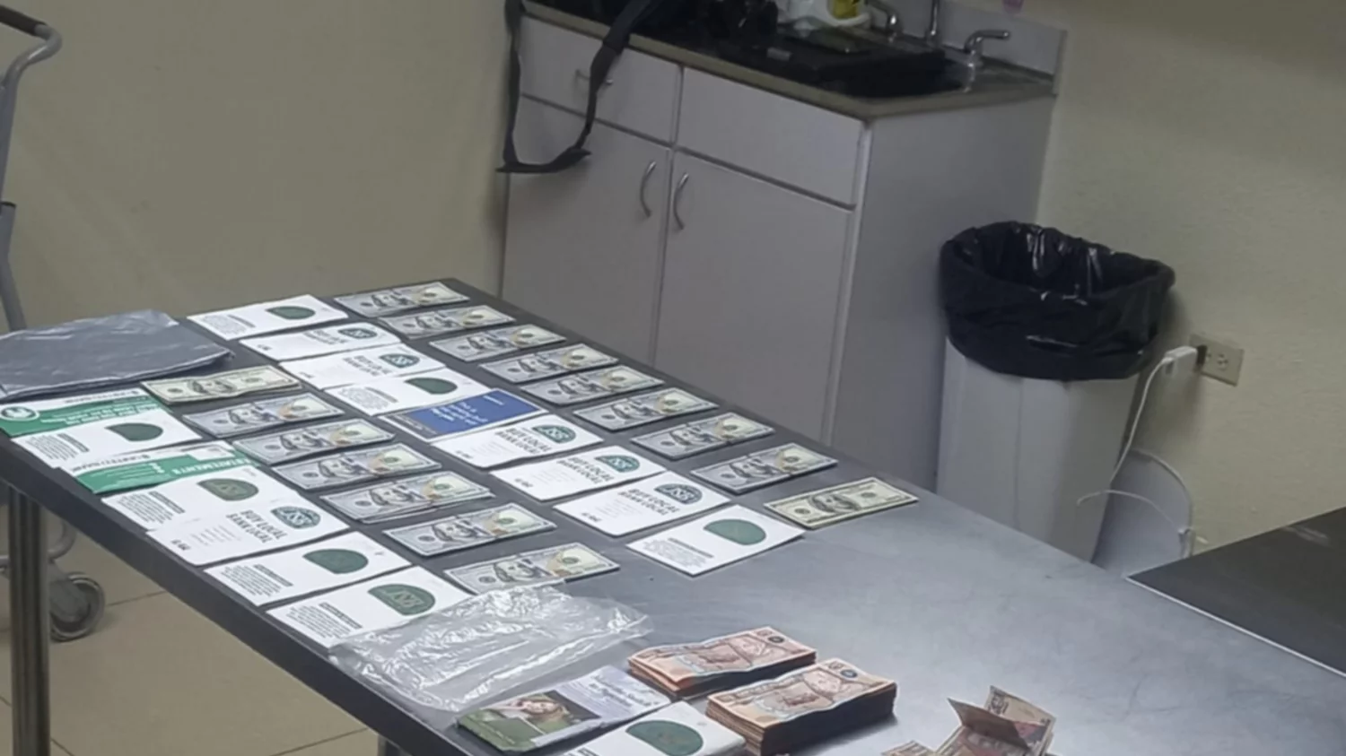 Detienen a mujer que pretendía salir de Guatemala con dinero sin declarar