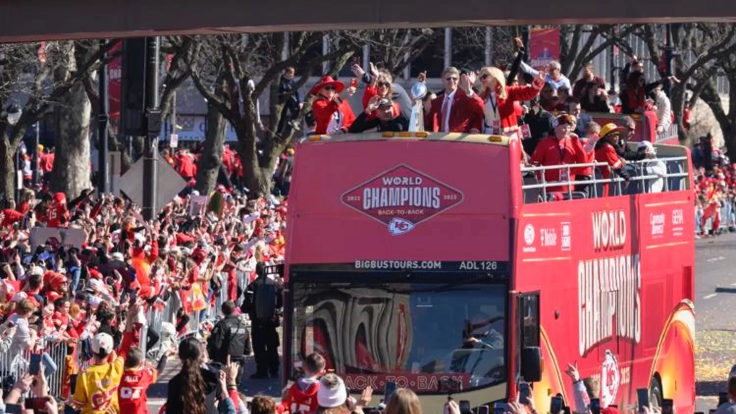 Tiroteo en el desfile del Super Bowl dejó varios heridos (Fotografía: Santa María Times) Tiroteo en el desfile del Super Bowl dejó varios heridos (Fotografía: Santa María Times)