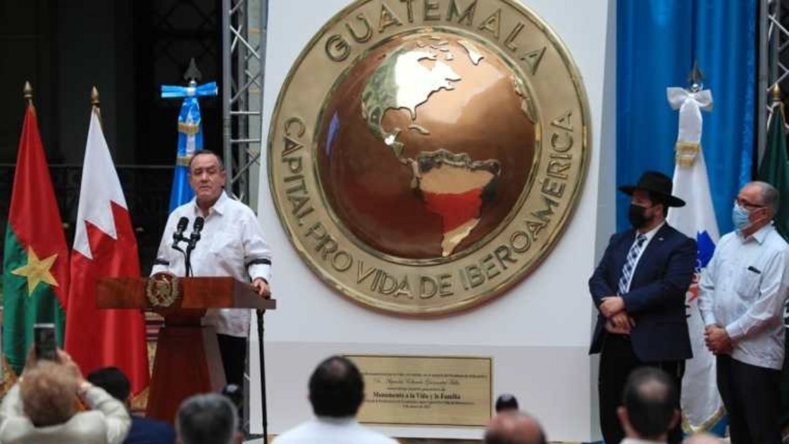 Pro vida y la Embajada ruge