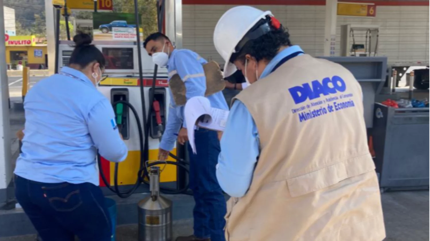 Denuncian a 8 expendedores de combustibles por especulación de precios de gasolinas Denuncian a 8 expendedores de combustibles por especulación de precios de gasolinas