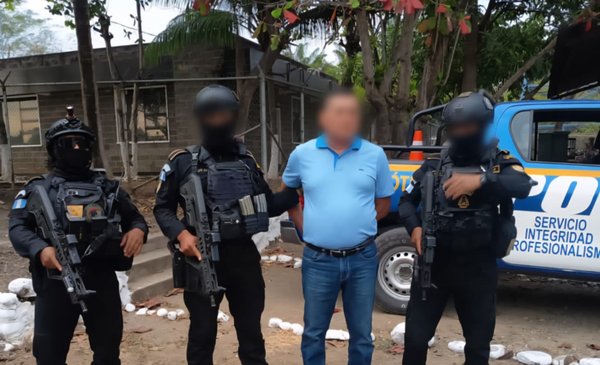 Autoridades capturan a dos sospechosos pedidos por EE. UU.