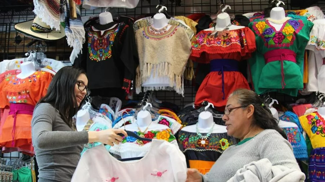 La confianza del consumidor latino aumenta a pesar de la fuerte inflación en EE.UU