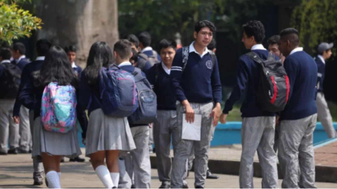 Las clases fueron suspendidas desde el lunes 11 de abril por la contaminación derivada del incendio en el vertedero ubicado en el kilómetro 22 de ruta al Pacífico. Foto: Diario Oficial. 