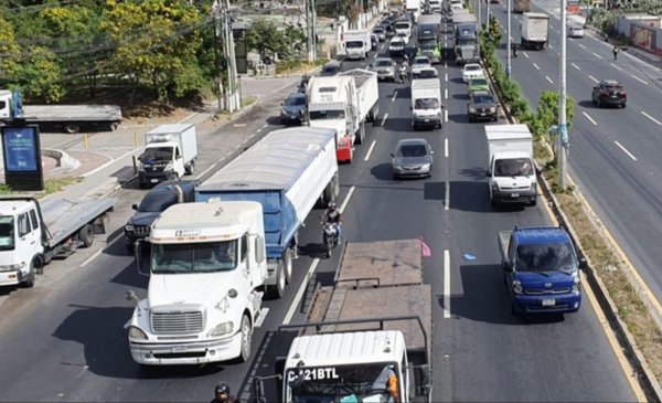Guatemala activa este miércoles restricción al transporte pesado