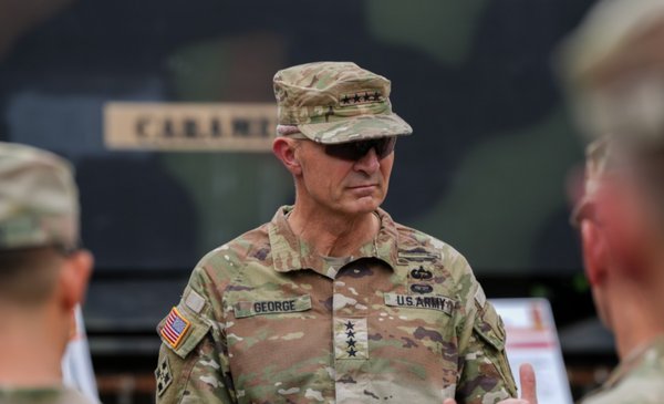 Destituyen al jefe del Estado Mayor del Ejército de EE. UU.