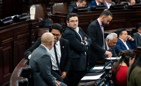 Congreso fracasa en aprobar medidas por alza de combustibles