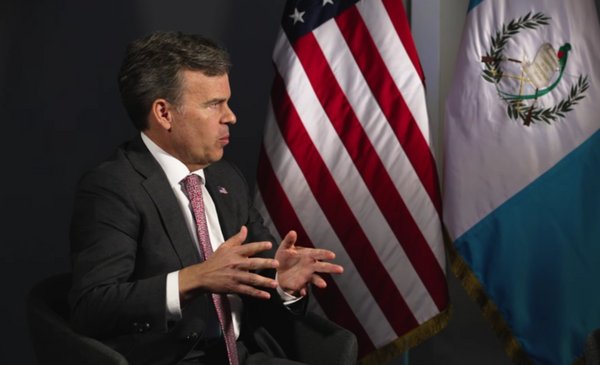 La actuación de John Barrett en Guatemala responde a la agenda bipartidista de EE. UU.