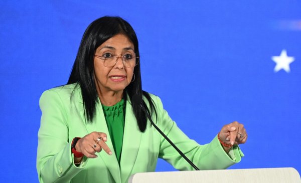 Venezuela anuncia acuerdos con Chevron para ampliar producción petrolera