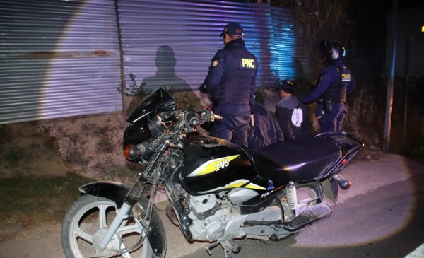 Persecución policial en la Interamericana termina con dos capturados en Chimaltenango