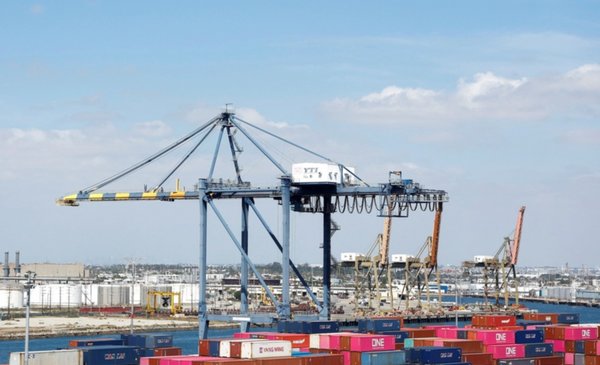 Trump presiona a empresas tras fallo judicial que anuló aranceles