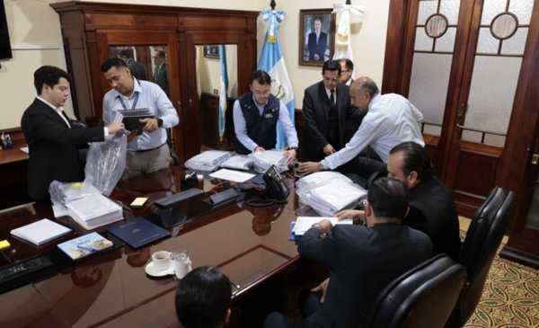 Arévalo recibe nómina de seis aspirantes y elegirá Fiscal General en la segunda semana de mayo