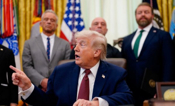 Trump extiende el alto el fuego con Irán a la espera de una propuesta, pero mantiene el bloqueo naval