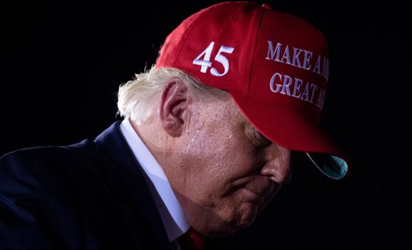 Aprobación de la gestión de Trump desciende, de acuerdo con nueva encuesta nacional