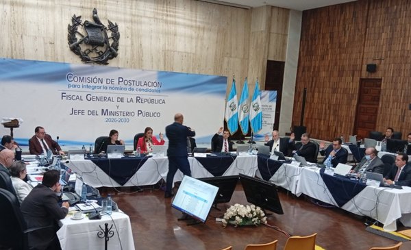 Postuladora repite votación y define a los seis candidatos a Fiscal General