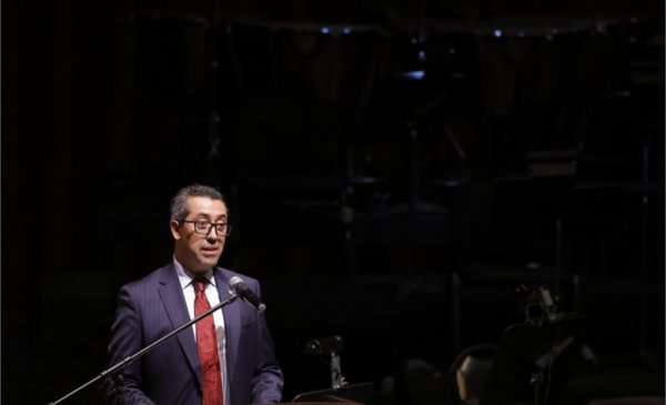 Ministro Menkos, si República miente, demuéstrelo