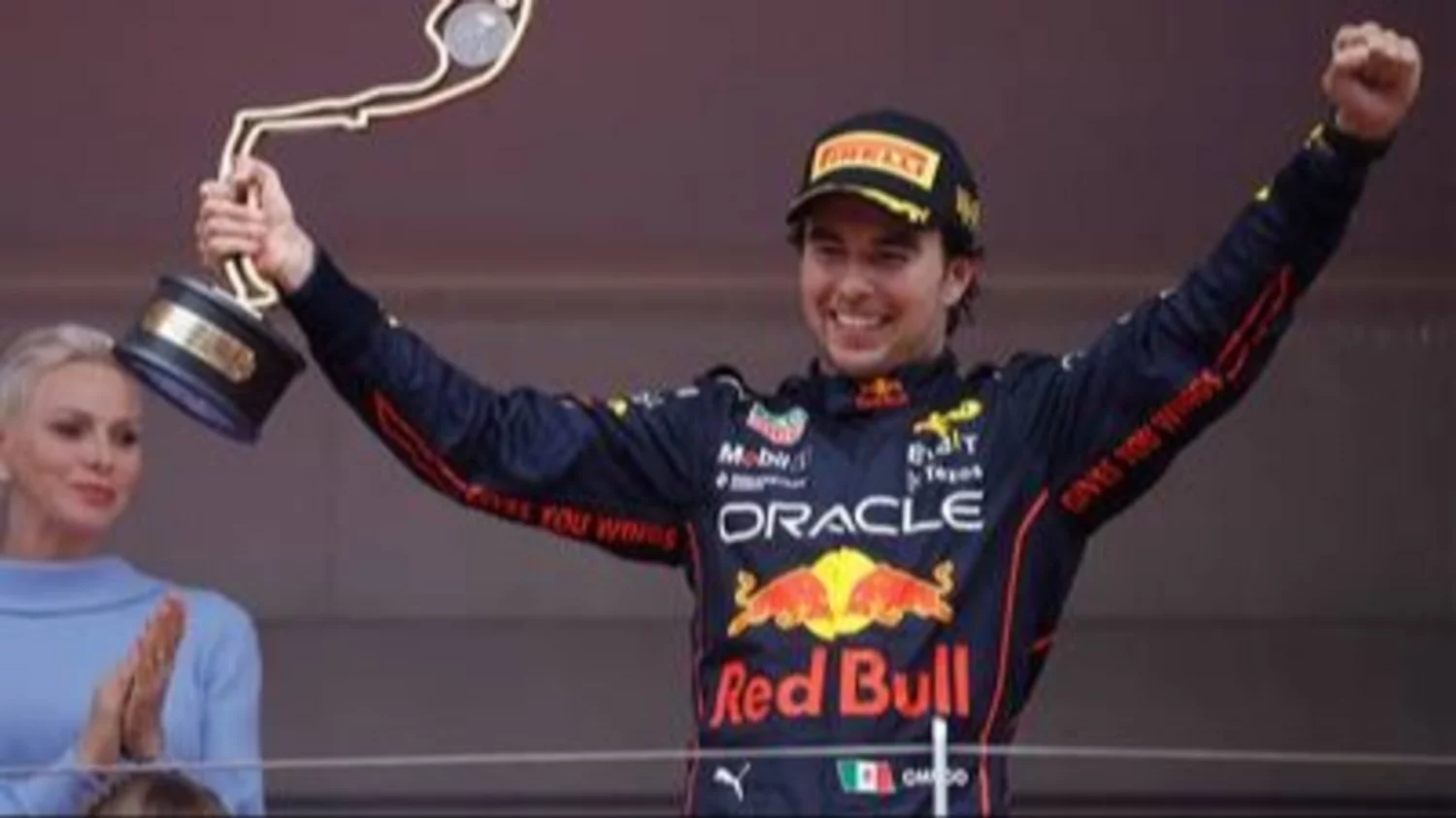 Checo Pérez renovó dos años más con Red Bull Checo Pérez renovó dos años más con Red Bull