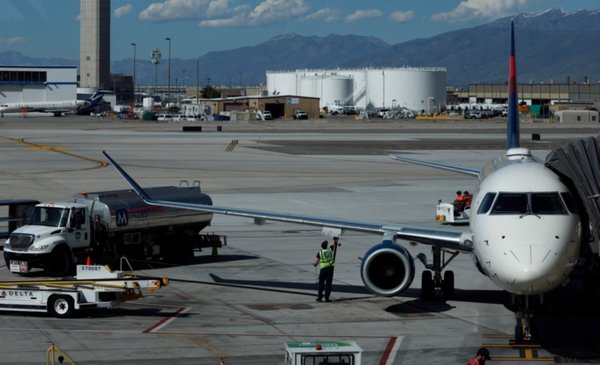 Crisis del Hormuz golpea a aerolíneas y anticipa boletos más caros