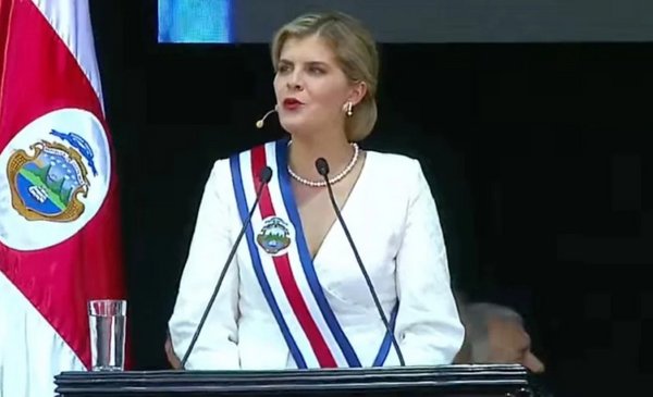Laura Fernández inicia su mandato en Costa Rica con decretos de seguridad, orden estatal y control legislativo