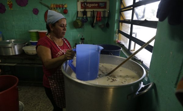 Proponen ley para ampliar cocinas escolares en centros públicos