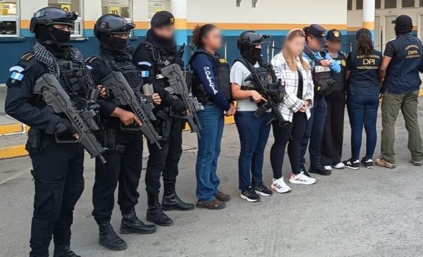 Entregan a Honduras a mujer que se ocultaba en Santa Catarina Pinula por triple crimen