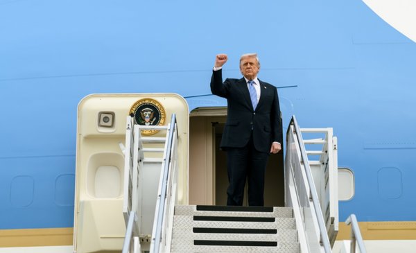 Trump insiste en hablar con líder de Taiwán y tensiona a China