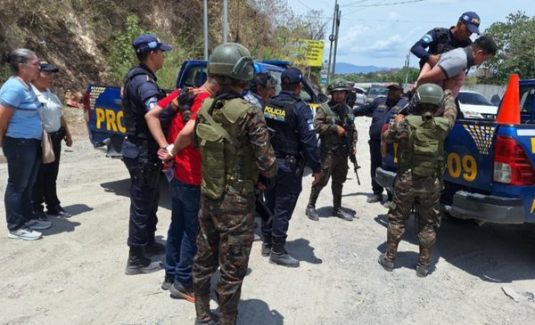 Capturan a cinco integrantes de red de robacarros tras operativo en El Progreso