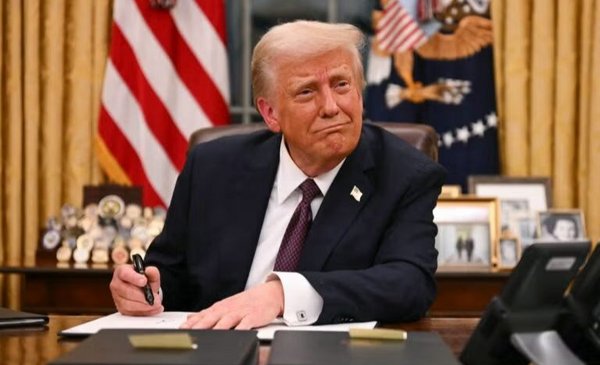 Trump descarta costo político por guerra prolongada con Irán