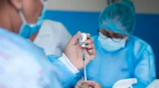 Guatemala pierde Q471 millones por vacunas vencidas contra el covid