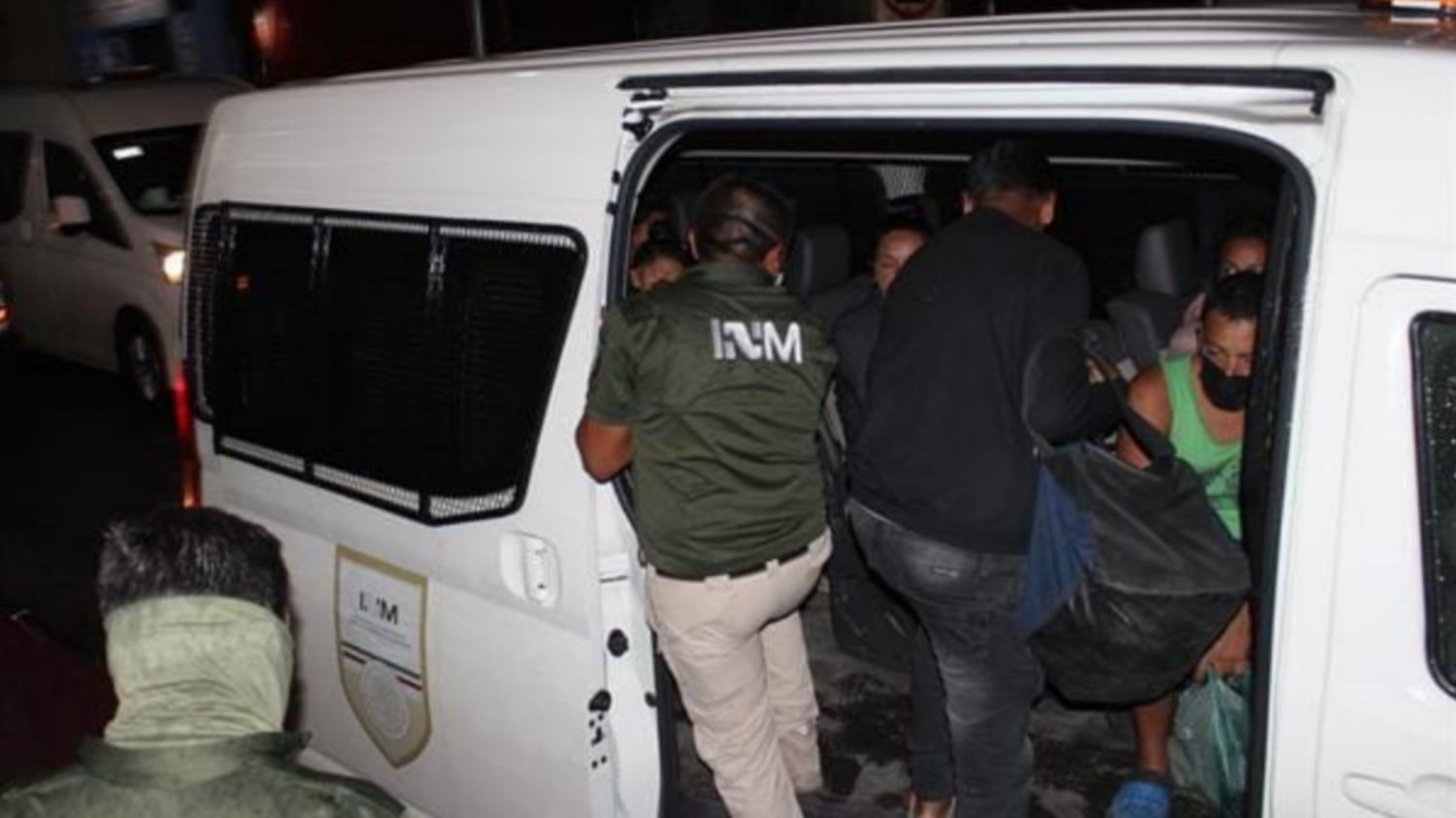 Autoridades mexicanas realizaron operativos en su frontera para detener caravana migrante Autoridades mexicanas realizaron operativos en su frontera para detener caravana migrante
