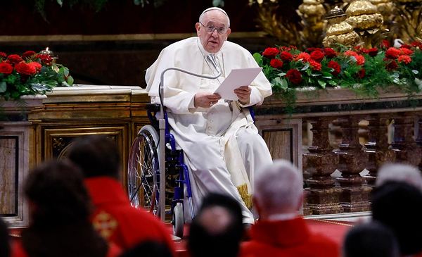 Papa Francisco cancela misa del Corpus Christi por dolor de rodilla