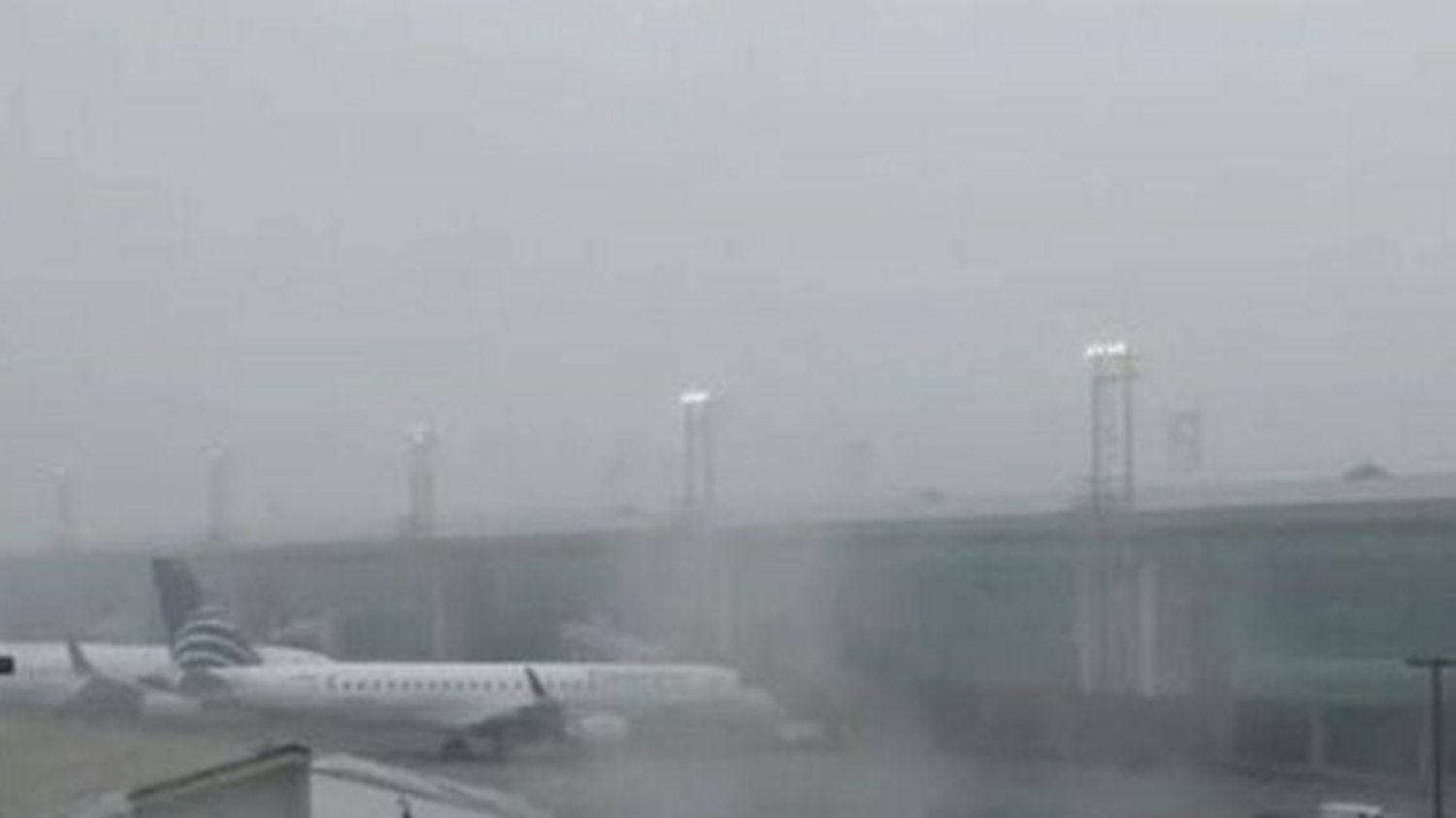 Vuelos desviados en Guatemala por condiciones climáticas (Fotografía: N.D.H.) Vuelos desviados en Guatemala por condiciones climáticas (Fotografía: N.D.H.)