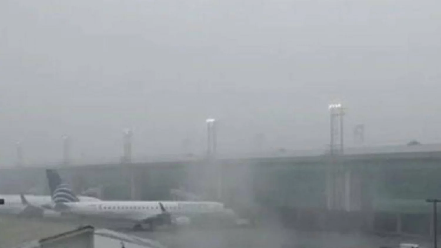 Vuelos desviados en Guatemala por condiciones climáticas (Fotografía: N.D.H.) Vuelos desviados en Guatemala por condiciones climáticas (Fotografía: N.D.H.)