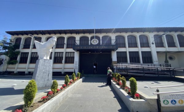 CC se fractura en caso USAC: voto favorece a Mazariegos, pero no hay firma