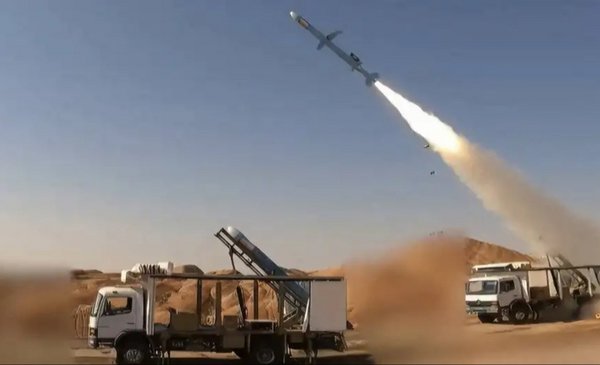 Estados Unidos bombardea base iraní y derriba drones sobre Kuwait y Bahréin