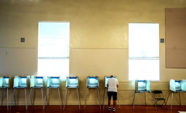Claves que deja la jornada de primarias en Iowa y California