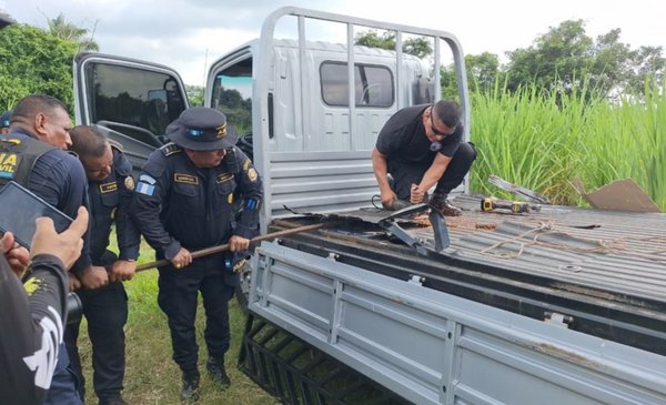 Incautan droga oculta en un camión abandonado en la zona 4 de Retalhuleu