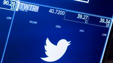 Una pantalla muestra el logotipo de Twitter en el piso de la Bolsa de Valores de Nueva York, en una fotografía de archivo. Foto EFE