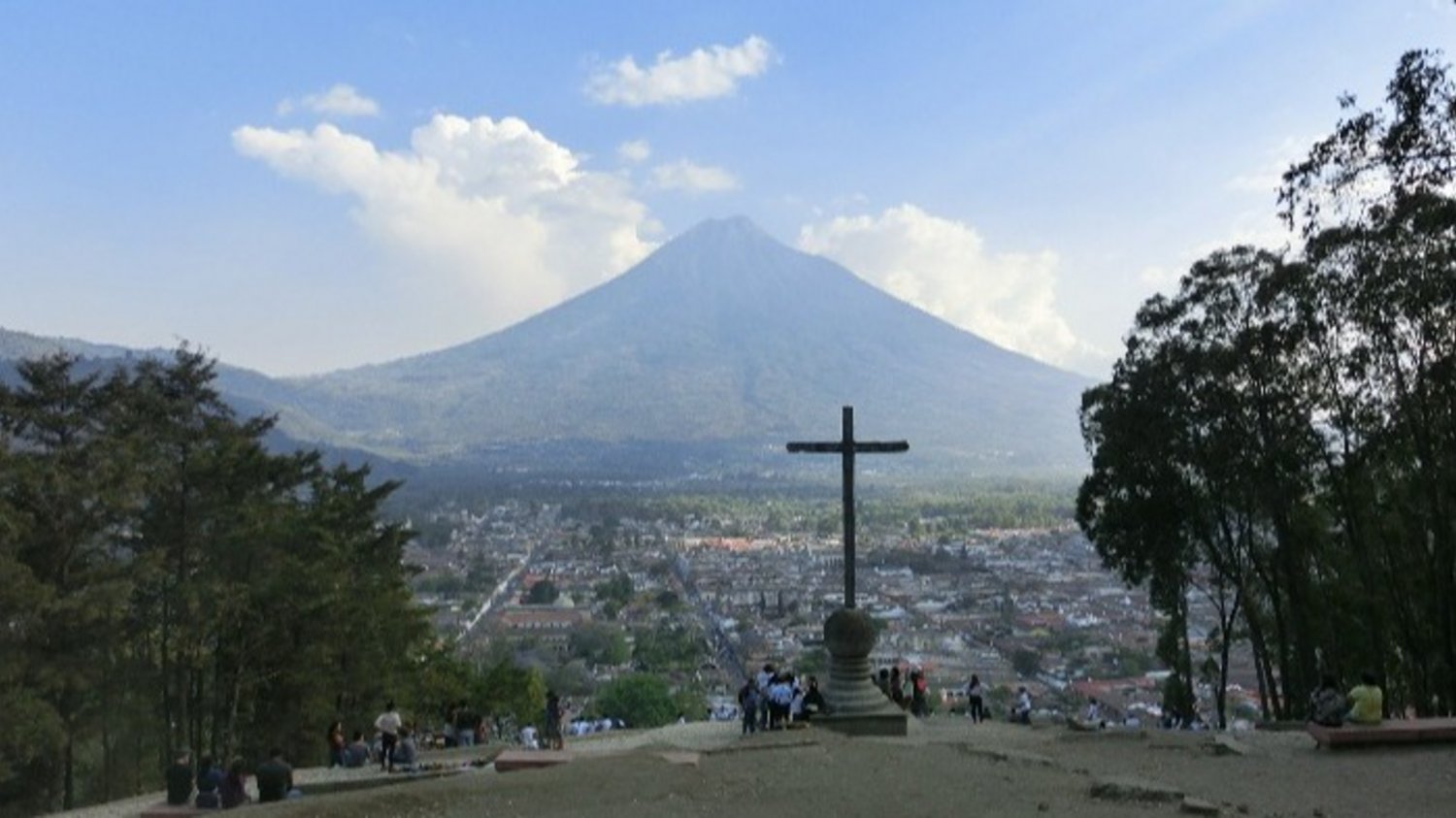 Vista desde el Cerro de la Cruz, en Antigua Guatemala. (Foto: Redes sociales) Vista desde el Cerro de la Cruz, en Antigua Guatemala. (Foto: Redes sociales)